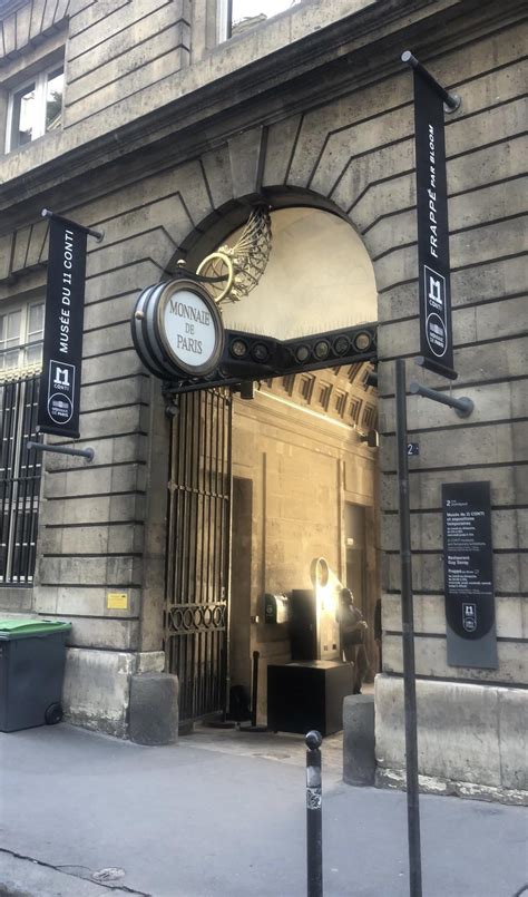 Snagged this pic of a 1 kilogram gold coin at the Paris mint today ...