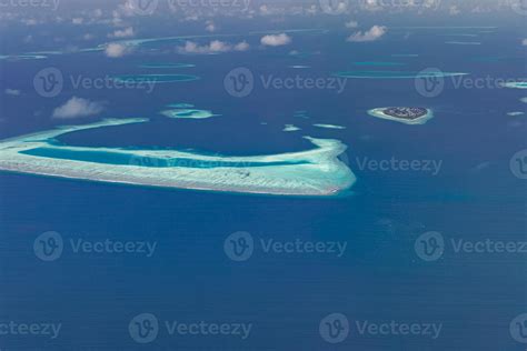 vista aérea do resort maldivas, destino de viagem de luxo. vista ...