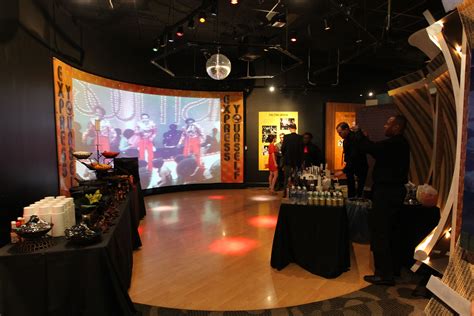 Gourmet vegetarian chili station and cocktail bar on the Express ...