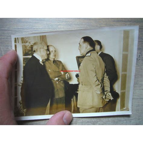 Außenminister Joachim von Ribbentrop mit italienischen General ...