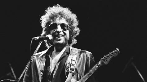 Bob Dylan wins 2016 Nobel Prize in literature - ABC30 Fresno
