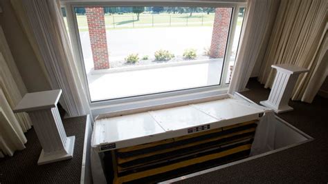 Funeral home offers drive-thru viewing