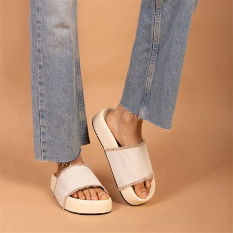 Creamy Canvas Slider – The CAI Store