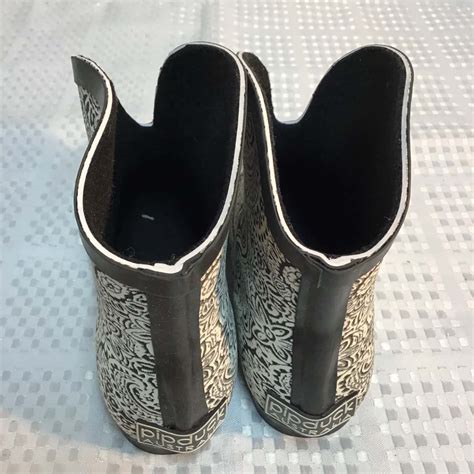 Pip Duck Womens Size 36 Black / White Boots(s)