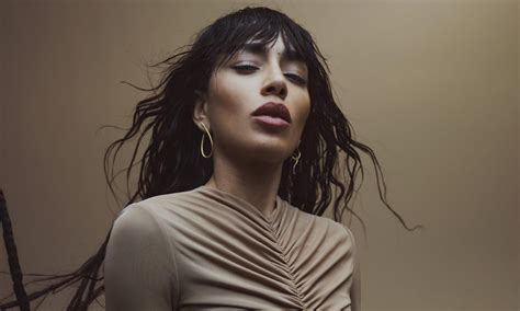 IS IT LOVE (EN ESPAÑOL) - Loreen - LETRAS.COM