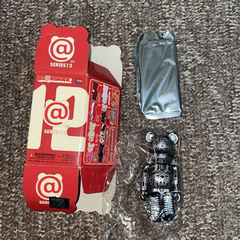 BE@RBRICK 100% シリーズ12 H.R.GIGERコラボSF裏