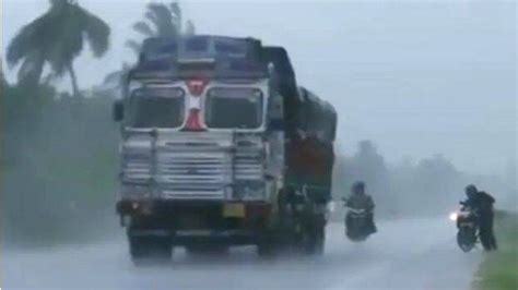 Cyclone Yaas nearing the coast: Bengal, Odisha evacuate over 10 lakh ...