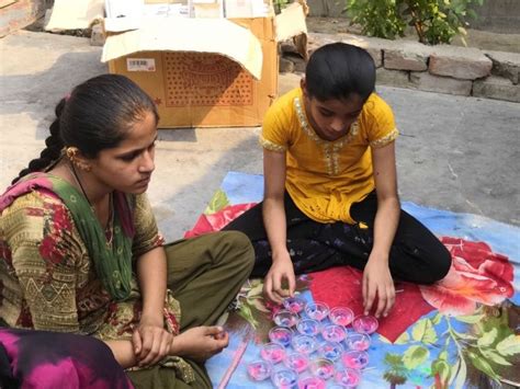 These Hard Working Pakistani Hindu Refugee Kids Are Making Diyas To ...