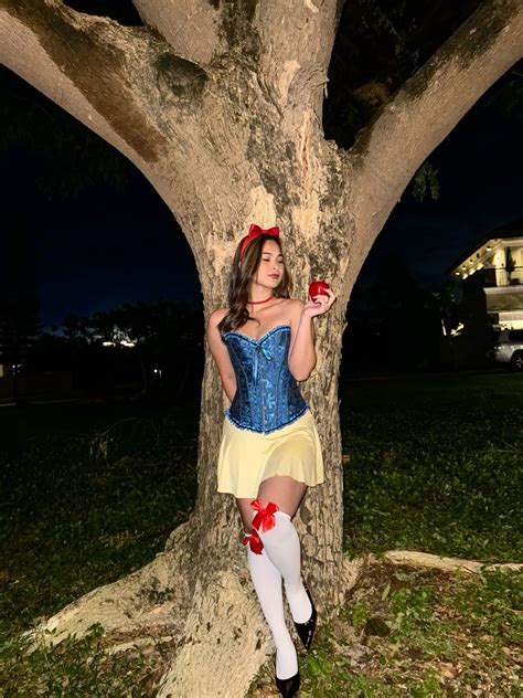 snow white costume in 2025 | Halloween costumes women, Fun halloween ...