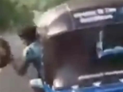 Video Of An Auto-Rickshaw Driver Changing Tyre On A Moving Vehicle Is ...