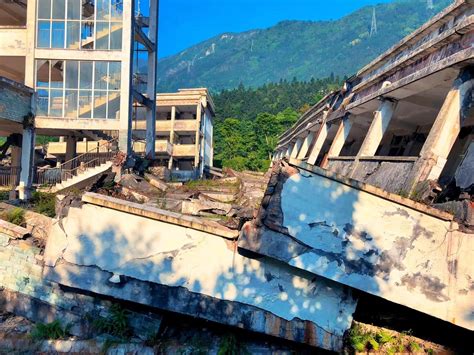 汶川地震十周年 回顾那些托举起生命的瞬间[2]- 中国日报网