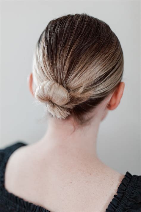 Easy Chignon Tutorial 的图像结果