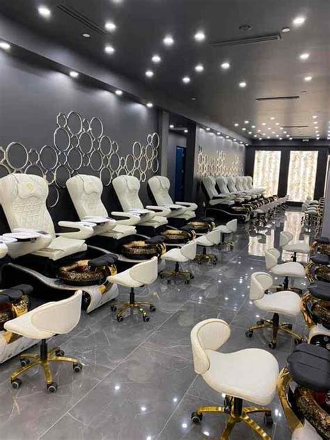 15 Appealing and Low Budget Beauty Salon Interior Design Ideas