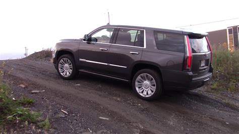 Comparison - Cadillac Escalade ESV Luxury 2016 - vs - Chevrolet Suburban SUV 2016 | SUV Drive