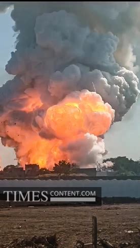 Blast News Photo Harda Firecrackers factory blast : smo...