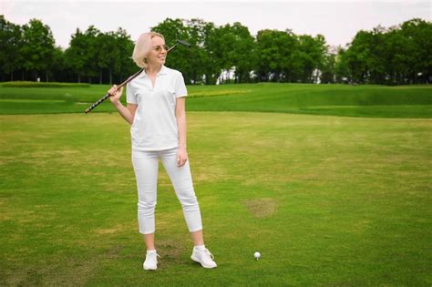 Woman Golf Course 的图像结果