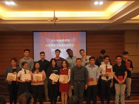 我校国际学生龙舟队获上海高校外国留学生龙舟赛第八名