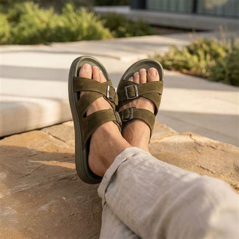 Shop Christmas & New Year Footwear Discounts – Walkaroo Festive Sale ...