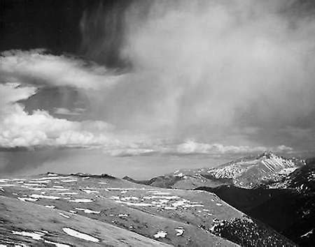 Mountain tops, low horizen, hanging clouds, in Rocky National Park ...