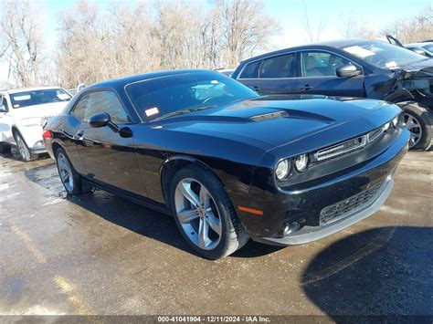 Price & History 2017 Dodge Challenger R/t 5.7l V-8 Vvt, 372hp vin: 2C3CDZBTXHH659065 | AutoHelperBot