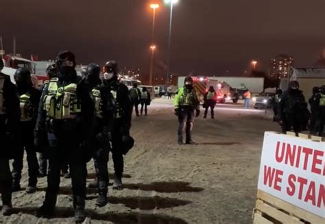 Ottawa: Polizei geht gegen Protest der Trucker vor - Bürgermeister ruft ...