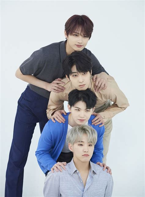 Seventeen Japan Official Line update. Seventeen big sticker photoshoot ...