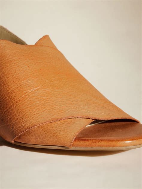 Hazel Leather Sandals – Peach Flores