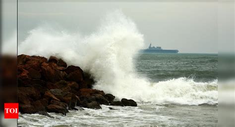 Cyclone Titli makes landfall near Odisha's Gopalpur and Srikakulam in ...