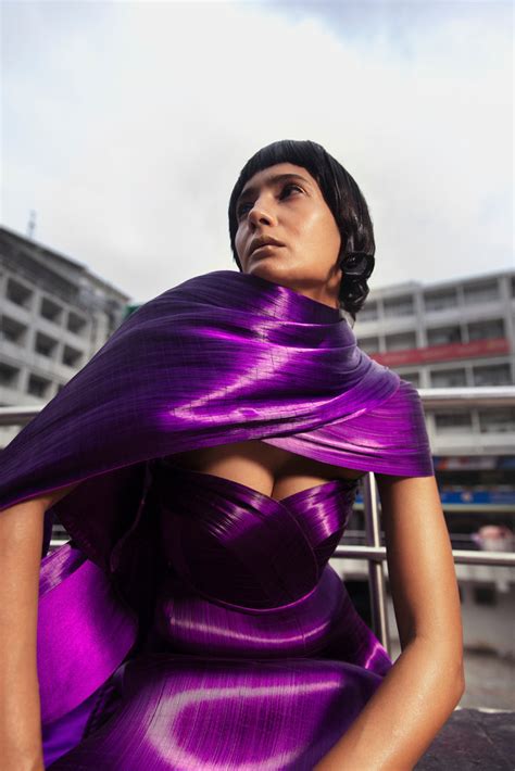 Buy Luxury Indian Designer Wear Clothes For Women Online - Rimzim Dadu