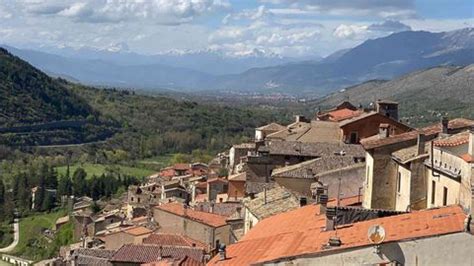 This Hidden Region In Italy Has 25 Charming Towns