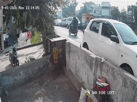 Ahmedabad Khokhra Woman Gold Pendant Snatching Thief Flee CCTV Footage