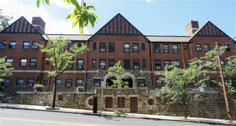 Pitt leases 3 buildings, including hotel, for student housing; adds ...