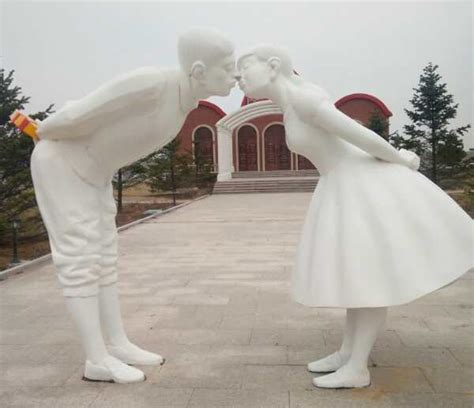 拥有一颗真爱的心彩绘玻璃钢心形雕像打造情人浪漫公园_美陈艺术雕塑-站酷ZCOOL