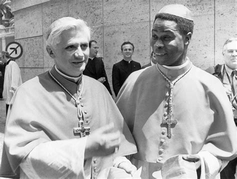 La vida de Benedicto XVI en imágenes - Libertad Digital