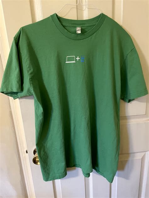 Apple Store Employee t-shirts Mac/iPod college promo,… - Gem