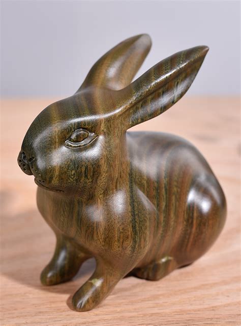 綠檀實木雕刻兔子擺件原木兔檀木紅木手把件生肖兔家居裝飾工藝禮品擺飾