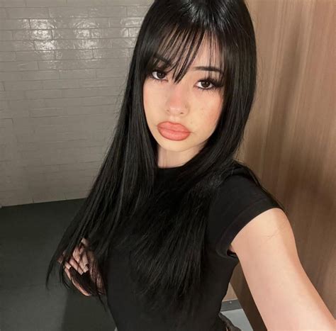 Pin by Isabella Buzdugan on outfits | Long hair with bangs, Black hair ...