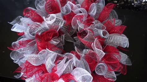 Christmas Wreath Using 10 Deco Mesh 的图像结果