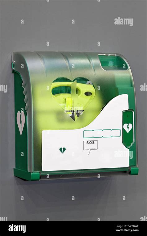 Automated External Defibrillator 的图像结果