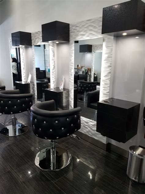 Pin by Javier Paredes on peluquerias | Salon interior design, Salon ...