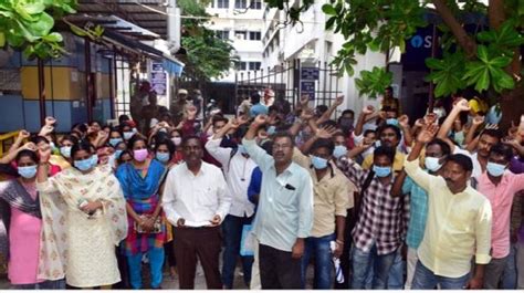 புதுச்சேரியில் உதவியாளர் பணியிடங்களை நேரடியாக நியமிக்க எதிர்ப்பு ...