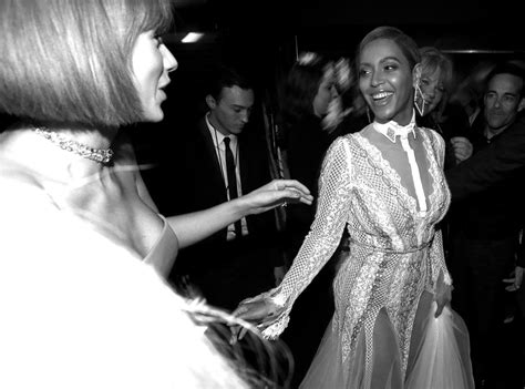 Taylor Swift & Beyoncé Have Adorable Moment at Grammys - E! Online