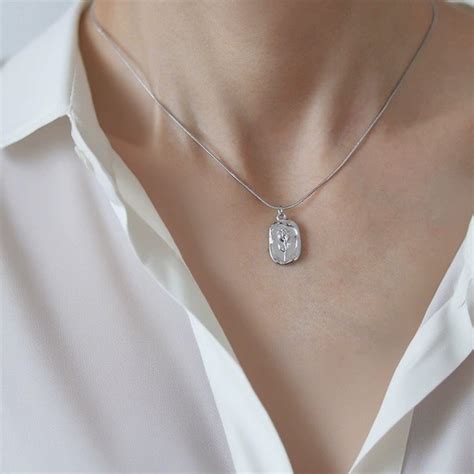 Just Lil Things Vintage Floral Engraved Pendant Necklace – Minimal Ova