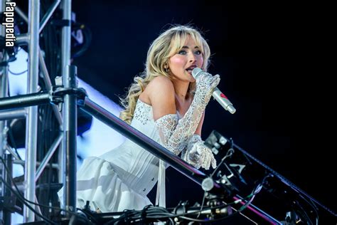 Sabrina Carpenter Nude Leaks - Photo #3665204 - Fapopedia