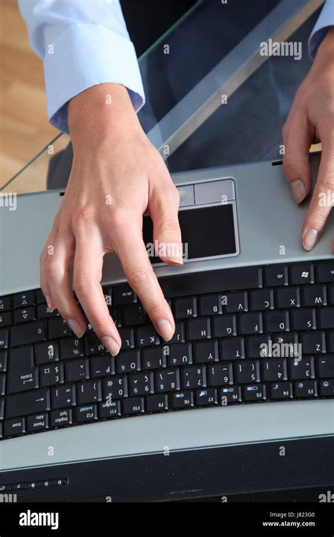 Offiice Hands Computer 的图像结果