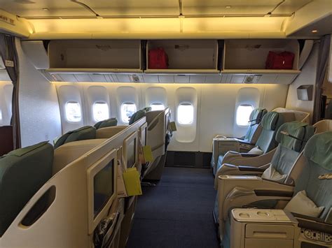 Qatar Airways Business Class Boeing 777-300ER - The Travel Happiness