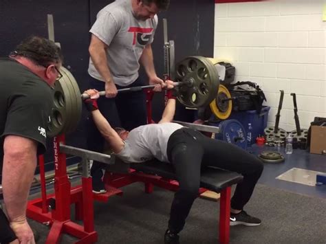 Watch This Woman Bench Press 325 Pounds In Front of an Entire College ...