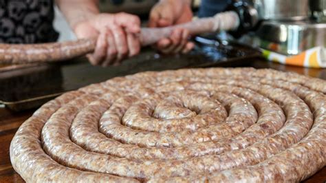How to Stuff a Sausage :: Meat Club