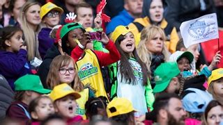 CWC Final Fan Girls Crowd 的图像结果