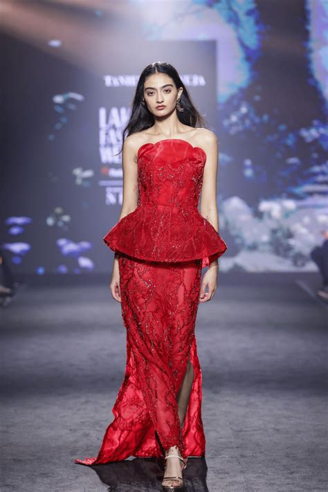 Rouge Empress Gown – tanieya-khanuja